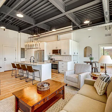 Downtown Grand Haven Condo - Walk To Boardwalk!